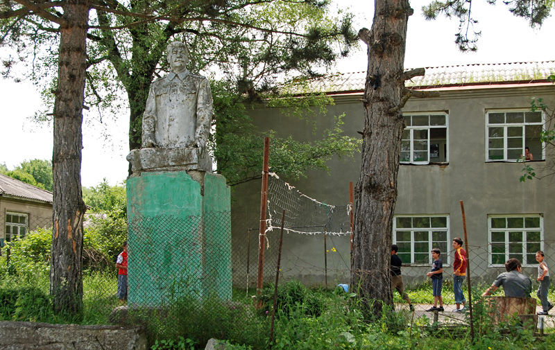 Kobadze - Stalin Statue