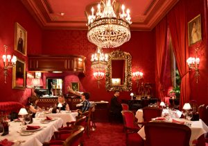 Vienna - Hotel Sacher - Rote Bar