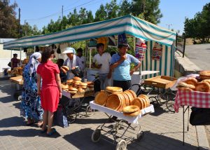 Tashkent - Chorsu Bazaar - Bread